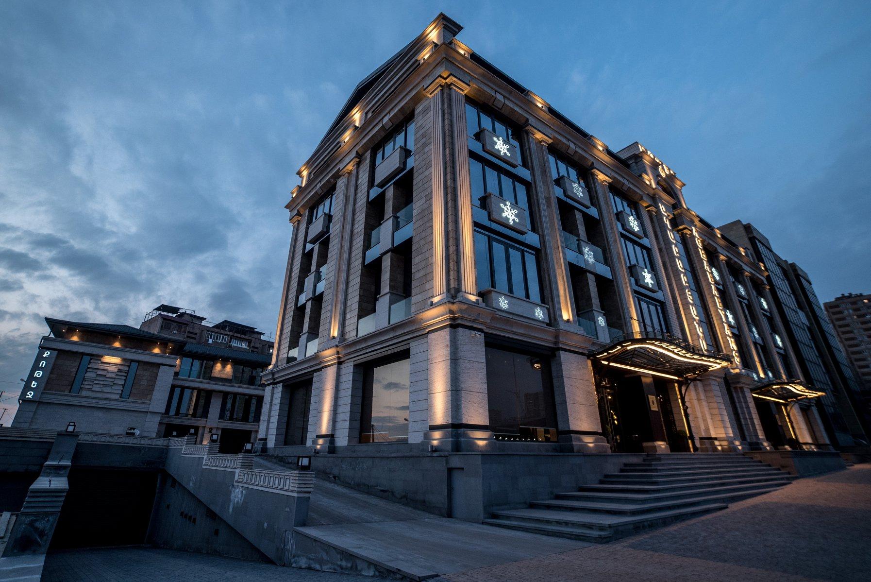 Aghababyan'S Hotel Jerevan Eksteriør billede The headquarters of the National Bank of Georgia