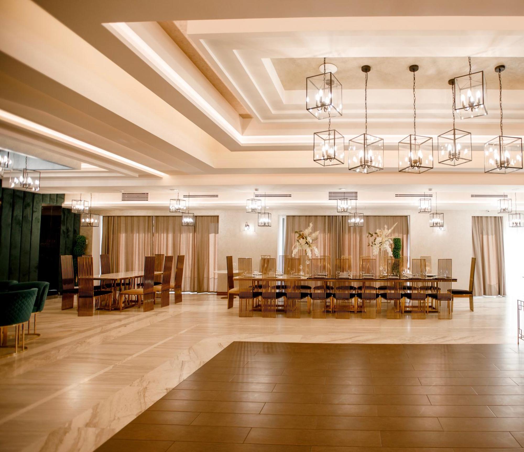 Aghababyan'S Hotel Jerevan Eksteriør billede The ballroom