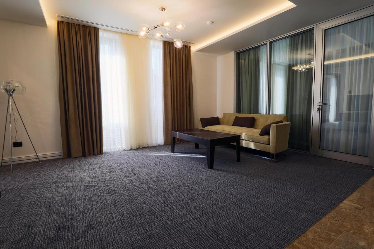 Aghababyan'S Hotel Jerevan Eksteriør billede A room with carpet