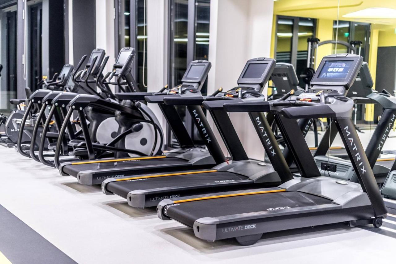 Aghababyan'S Hotel Jerevan Eksteriør billede Treadmills in a gym