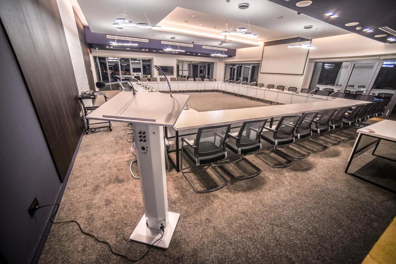 Aghababyan'S Hotel Jerevan Eksteriør billede The meeting room of the National Assembly of the Republic of the Congo